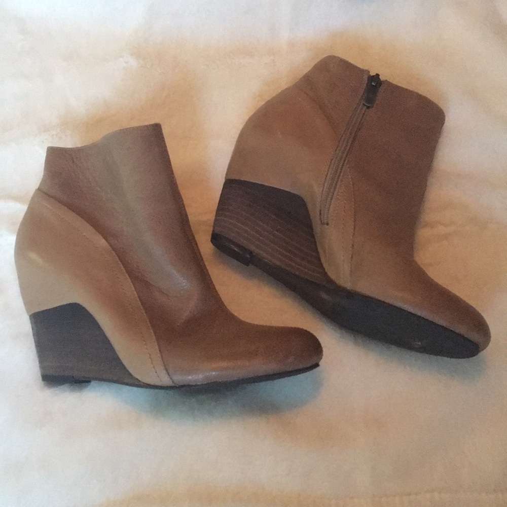 Vince Camuto hillari wedge bootie